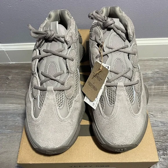 Yeezy 500 - Picture 3 of 5